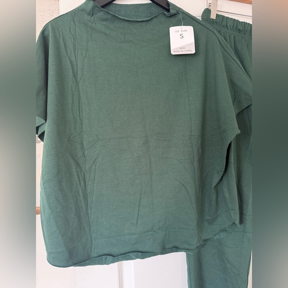 NWT - Green Two-Piece Lounge Sweat Set - Size Small - Picture 12 of 12